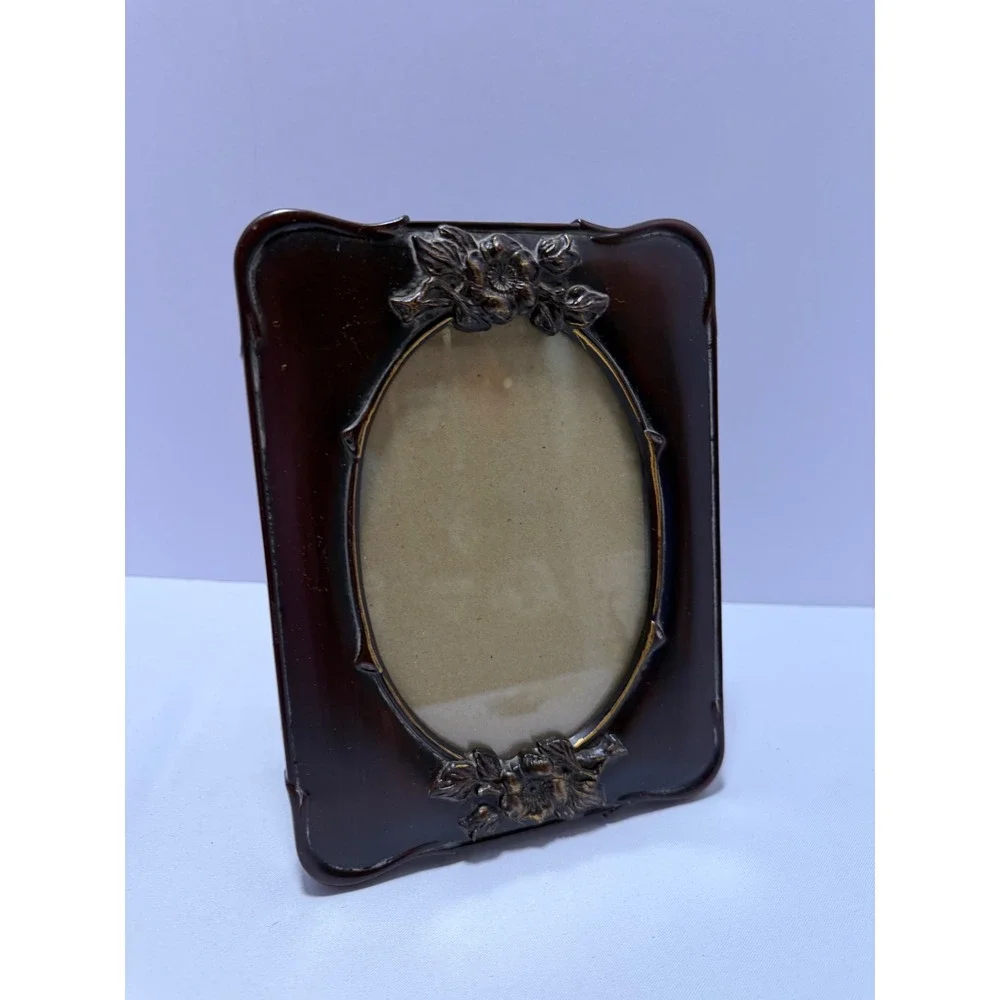 Vintage Dark Wood Grain Floral Oval Picture Frame Bronze Accents 5x7 Tabletop